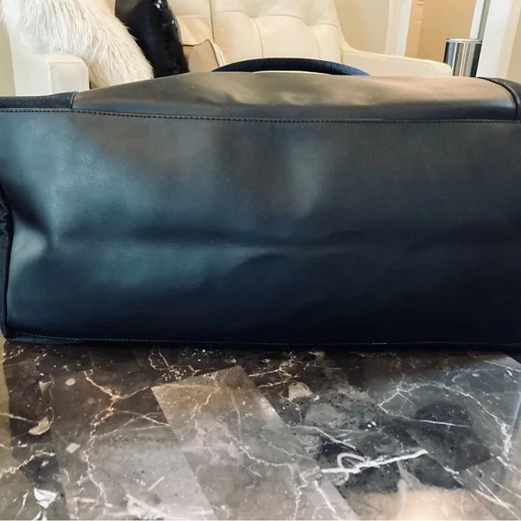 Vince Camuto XL Tote/Travel Weekender NWOT - Picture 9 of 14